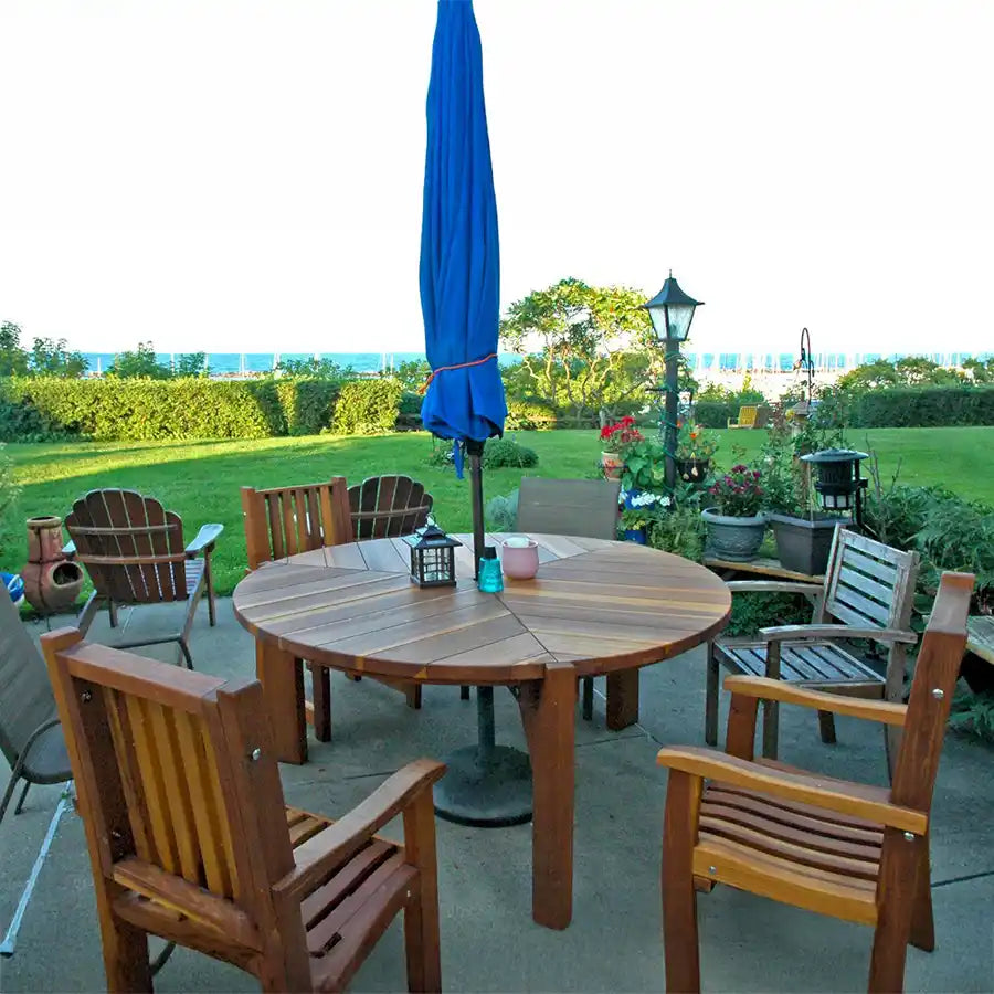 Lisas_Retro_Outdoor_Patio_Dining_Table